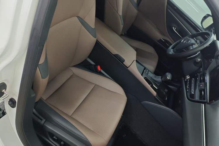 Used Lexus ES 2022 200 Excellence Edition
