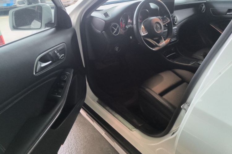 Used Mercedes-Benz GLA 2019 GLA 200 Dynamic Edition Driver Seat