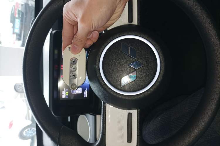 Used Wuling Hongguang MINIEV 2022 GAMEBOY 200km Gaming Edition with Lithium Iron Phosphate Vehicle Key