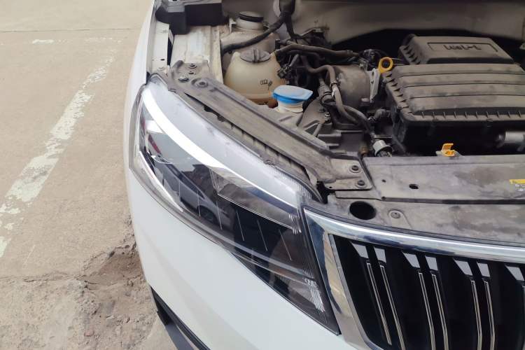 Used Skoda Kamiq 2021 1.5L Automatic Standard Edition Right Front Headlight