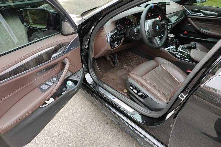 Used BMW 5 Series 2022 Second Facelift 530Li Luxury Version M Sport Package Driver Seat