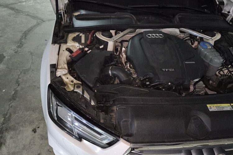 Used Audi A4L 2018 30th Anniversary Edition 40 TFSI Sport Edition Engine Bay Right