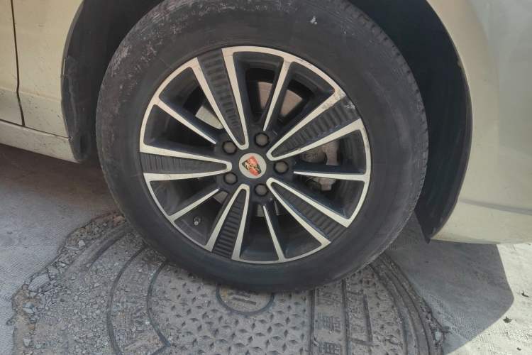 Used Roewe Ei5 2019 Smart Connect Supreme Edition Right Front Wheel Hub