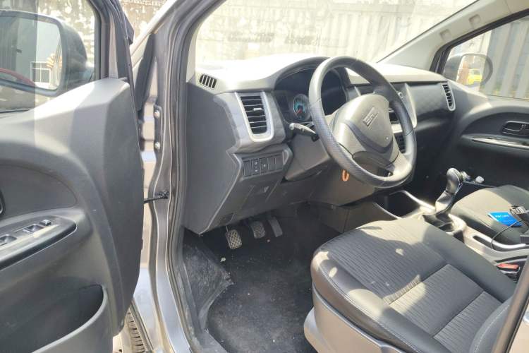 Used Jinbei Gold Hiace M Classic 2024 1.5L Engineering Lion Passenger Vehicle 6 Seats Driver Seat