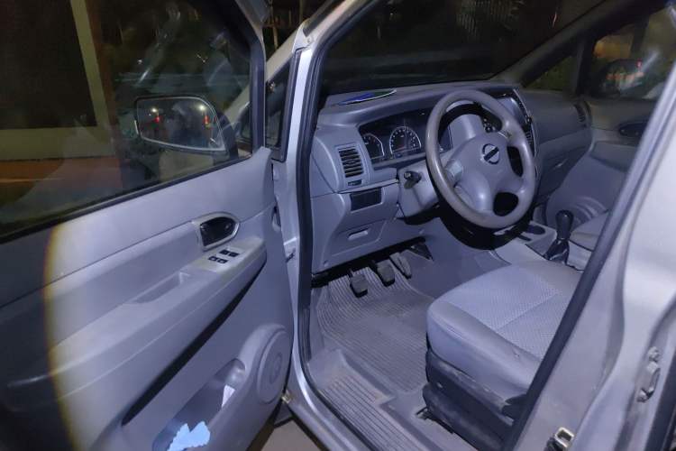 Used Dongfeng Shuaike 2013 Facelift 1.5L Manual Luxury 7-Seater China IV Standard