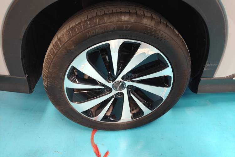 Used BYD Song PLUS New Energy 2023 Champion Edition DM-i 110KM Flagship PLUS Right Rear Wheel Hub