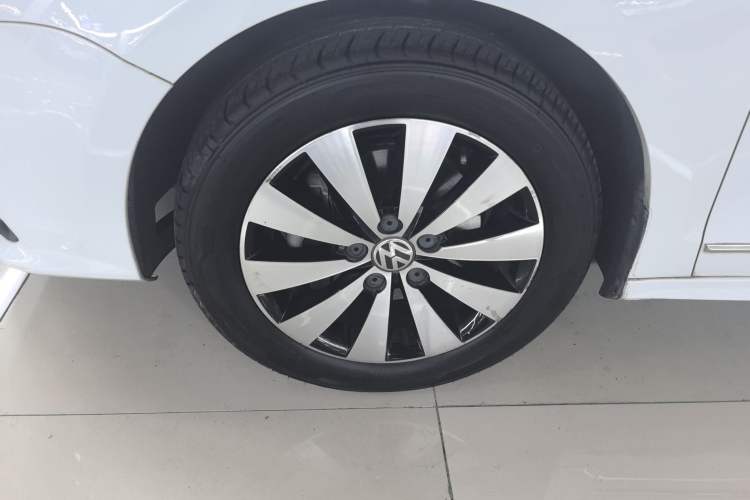 Used Volkswagen Sagitar 2017 230TSI Automatic Comfort Version
