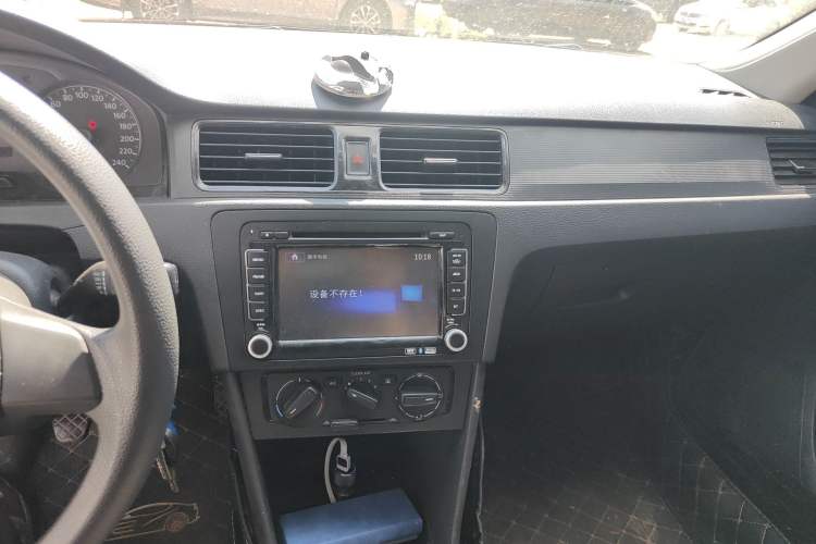 Used Volkswagen Santana 2015 1.6L Manual Fashion Edition Audio And AC Panel