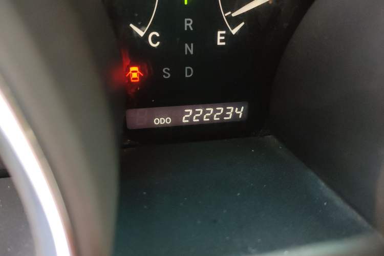 Used Toyota Highlander 2009 2.7L Two-Wheel Drive 7-Seater Luxury Navigation Edition Odometer Close Up