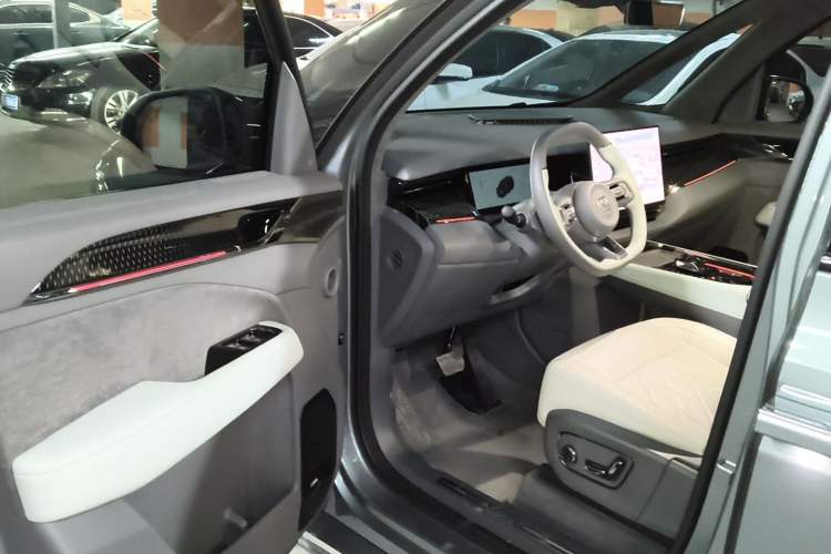 Used Zeekr 009 2024 Six-Seat Executive Version 4WD 108 kWh