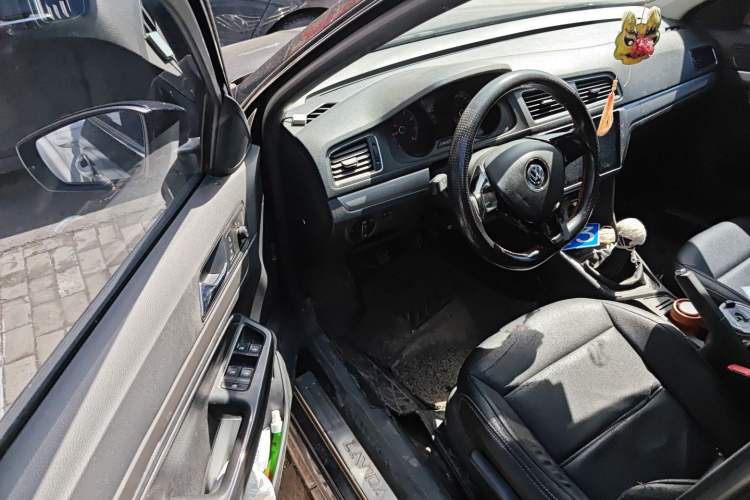 Used Volkswagen Lavida 2015 1.6L Manual Fashion Edition