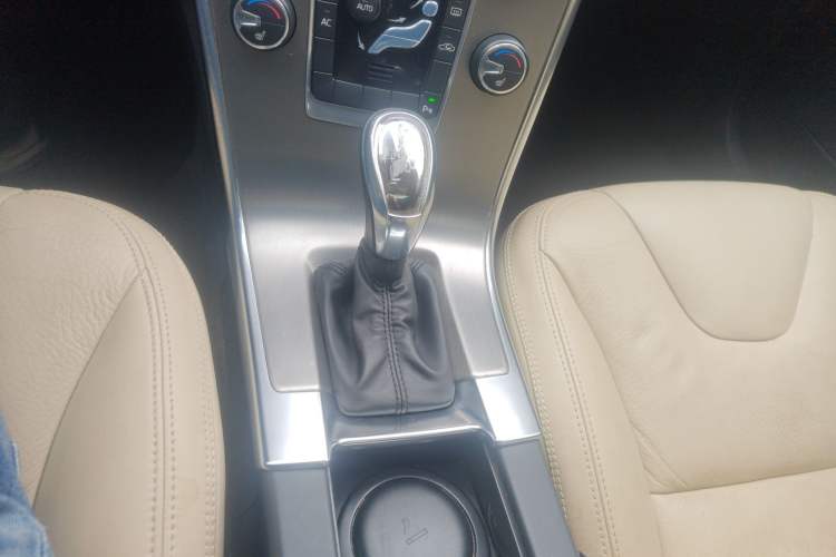 Used Volvo XC60 2013 T5 Comfort Edition Gear Lever