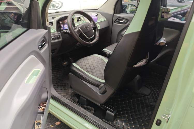 Used Wuling Hongguang MINIEV 2022 Macaron Premium Model – Lithium Iron Phosphate Driver Seat