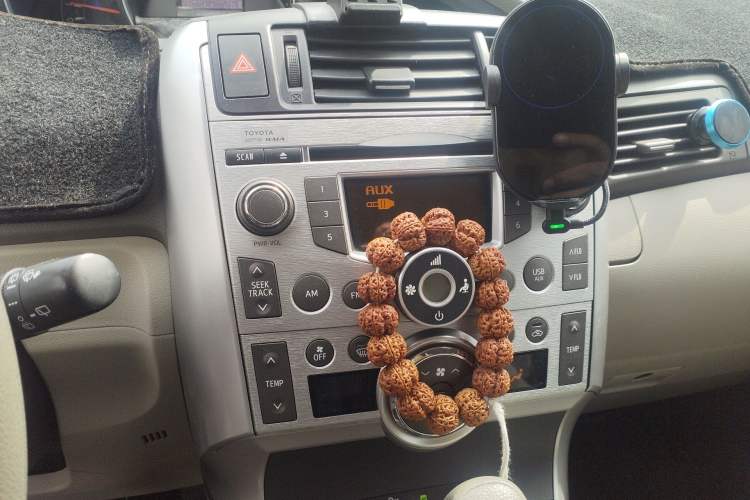 Used Toyota Verso 2011 180G CVT Luxury Edition Audio And AC Panel