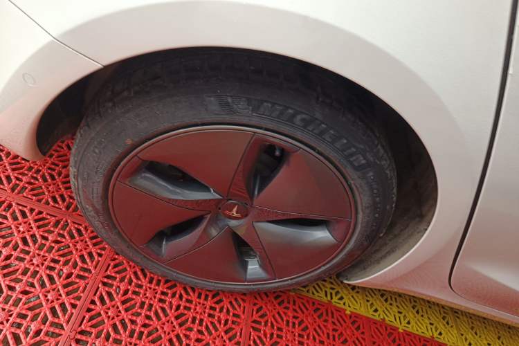 Used Tesla Model 3 2020 Revised Version Standard Range Rear-Wheel Drive – Upgraded Edition Right Rear Wheel Hub