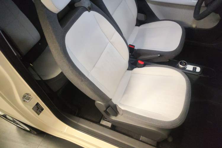 Used Geely Galaxy Panda 2025 210 km – Yuanqi Bear Right Front Seat