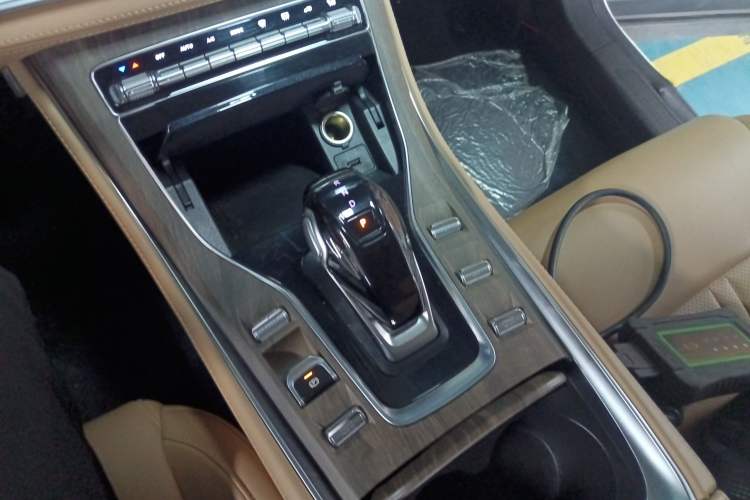 Used Landian E5 2023 1.5L DE-i 100KM Zhenxiang Edition 7-Seater
