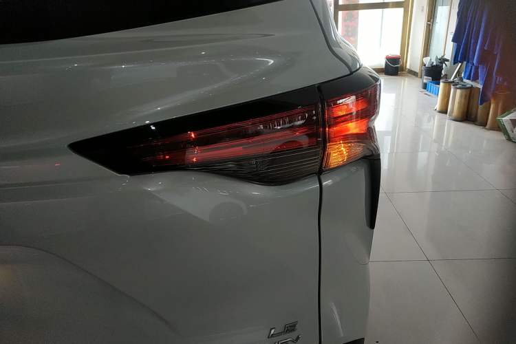 Used Toyota SIENNA 2026 Model 2.5L Dual-Engine Two-Wheel-Drive Comfort Edition Right Rear Taillight