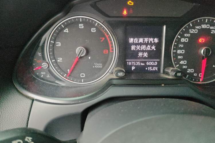 Used Audi Q5 2015 40 TFSI Technology Edition Odometer Close Up