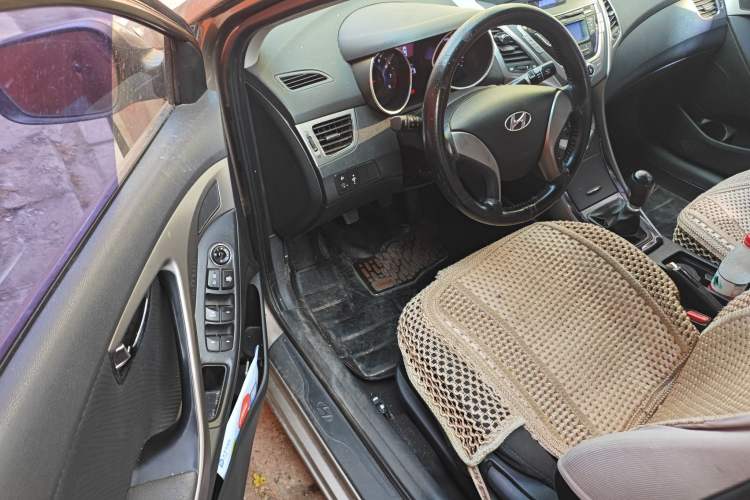 Used Hyundai Elantra (5th Generation / Langdong) 2012 1.6L Manual Leading Model