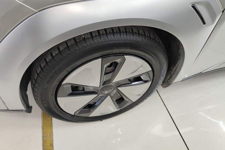 Used AION Y 2022 Plus 70 Enjoy Edition Left Front Wheel Hub