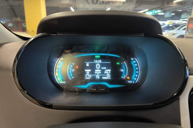 Used Chery New Energy Little Ant 2022 Revised Version Sweet Pink Edition Half-Sugar Version Lithium Iron Phosphate 30.7 kWh 30 kW 301 km