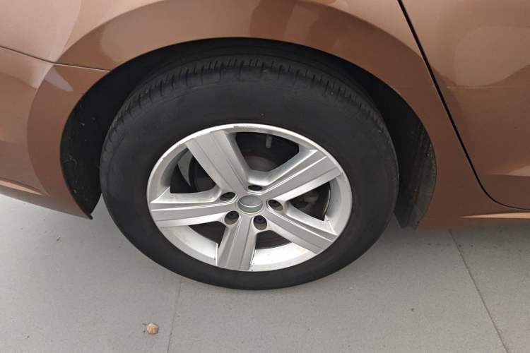 Used Volkswagen Lamando 2015 230TSI DSG Fashion Edition Right Rear Wheel Hub