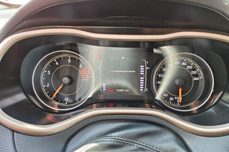 Used Jeep Cherokee 2016 2.4L Leading Edition
