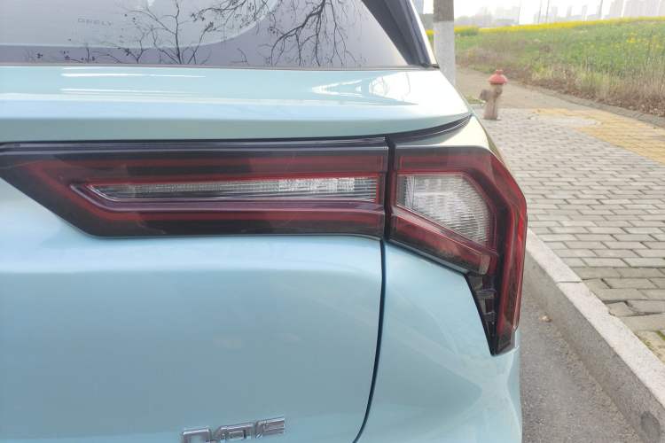 Used Geometry E Firefly 2024 301km Starlight
