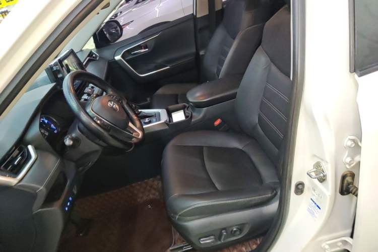 Used Toyota RAV4 2020 Dual-Engine 2.5L E-CVT 4x4 Elite PLUS Edition
