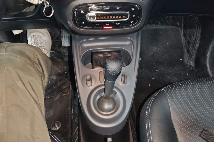 Used smart forfour 2016 1.0L 52 kW Dynamic Edition