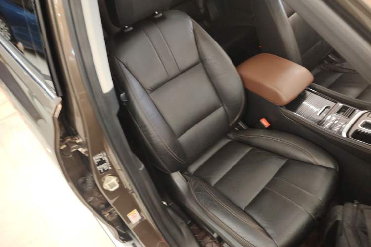 Used GAC Trumpchi GS8 2017 320T Two-Wheel Drive Luxury Smart Connectivity Version (7 Seats)