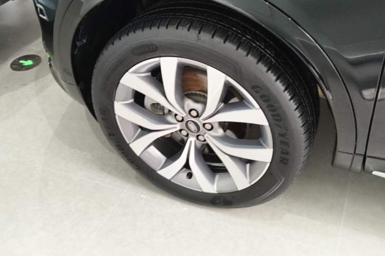 Used Land Rover Discovery Sport 2024 Luxury Custom Edition Left Front Wheel Hub