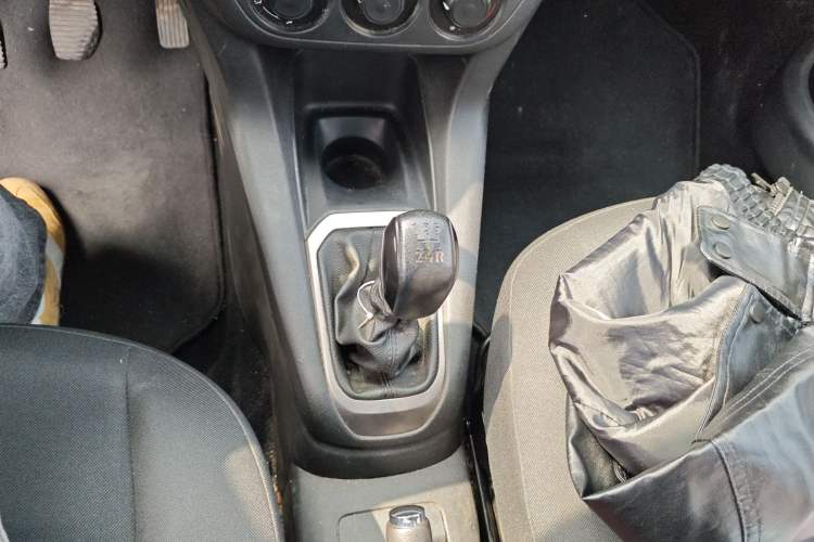 Used Peugeot 301 2016 1.6L Manual Comfort Edition Gear Lever