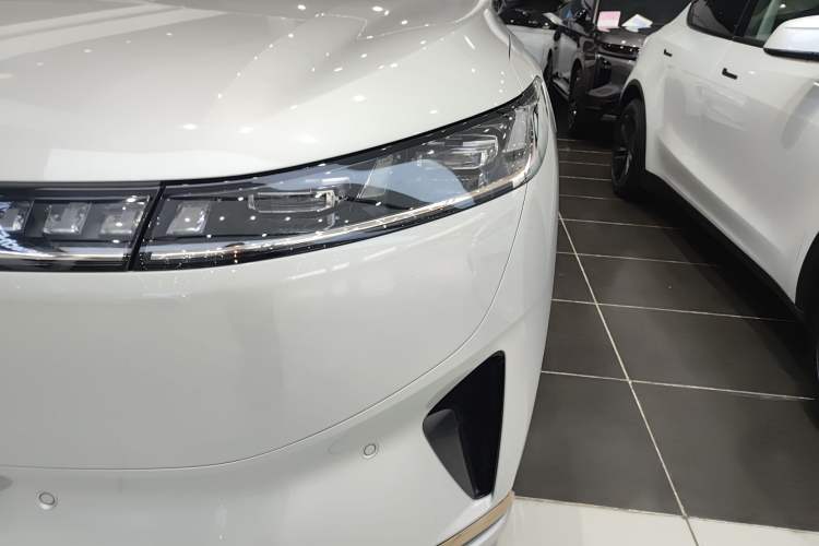 Used Dongfeng eπ eπ008 2024 210Max Range-Extended Version 6 Seats