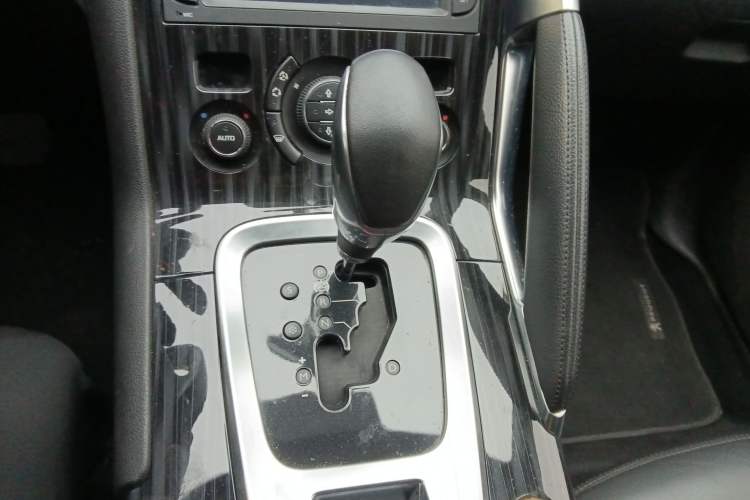 Used Peugeot 3008 2015 2.0L Automatic Trend Edition