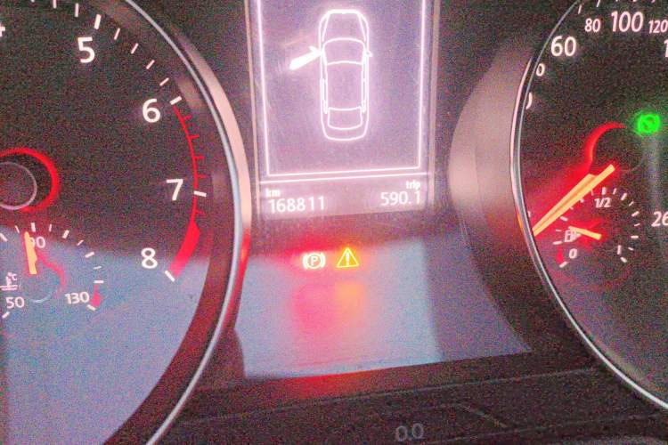 Used Volkswagen Magotan 2018 330TSI DSG Advanced Model Odometer Close Up