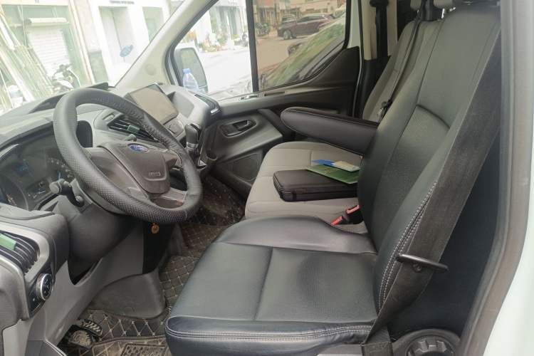 Used Ford Transit 2017 2.0T Diesel Van Mid-Chassis Mid-Roof China V Standard