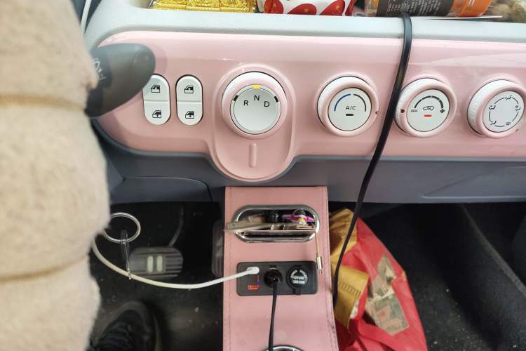 Used Bestune Pony 2024 170km Range Energizing Horse Audio And AC Panel