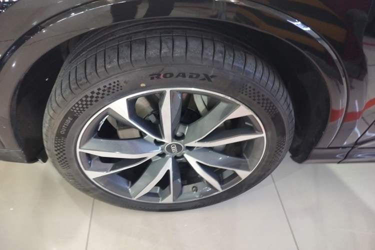 Used Audi Q7 2022 55 TFSI quattro S line Sport model
