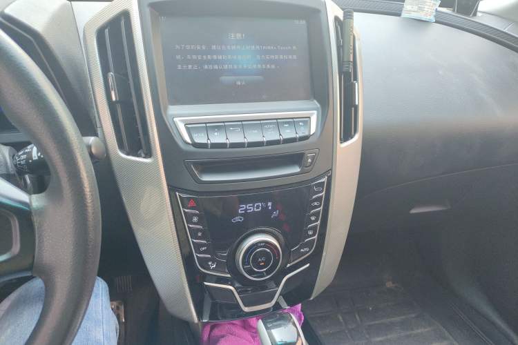 Used Luxgen U6 SUV 2015 1.8T Enhanced Charm Edition
