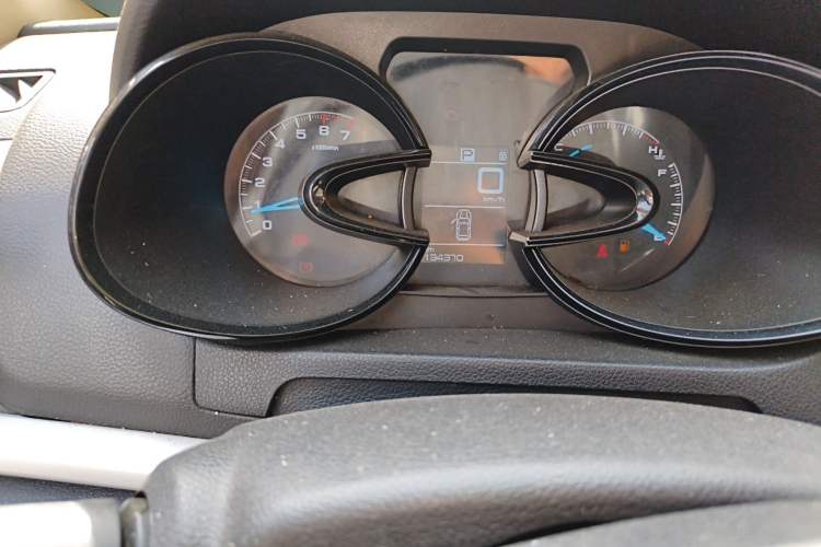 Used Dongfeng Aeolus AX7 2015 2.0L Automatic Zhiyi Trim