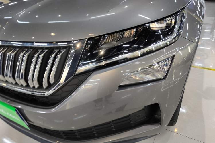 Used Skoda Kodiaq GT 2019 TSI330 Two-Wheel-Drive Luxury Edition China VI Standard Left Front Headlight