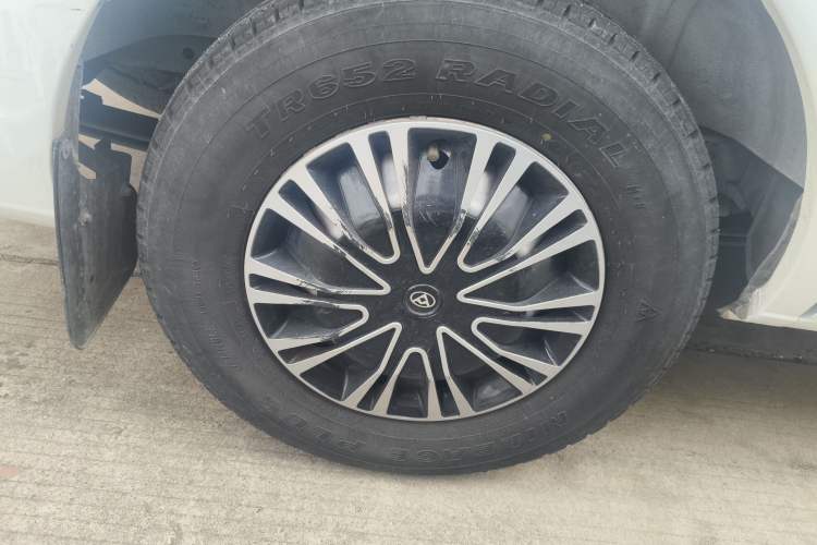 Used SAIC MAXUS Xintu V80 2023 2.0T Manual Classic Aoyuntong Short Wheelbase Ultra-Low Roof 5/6-Seater