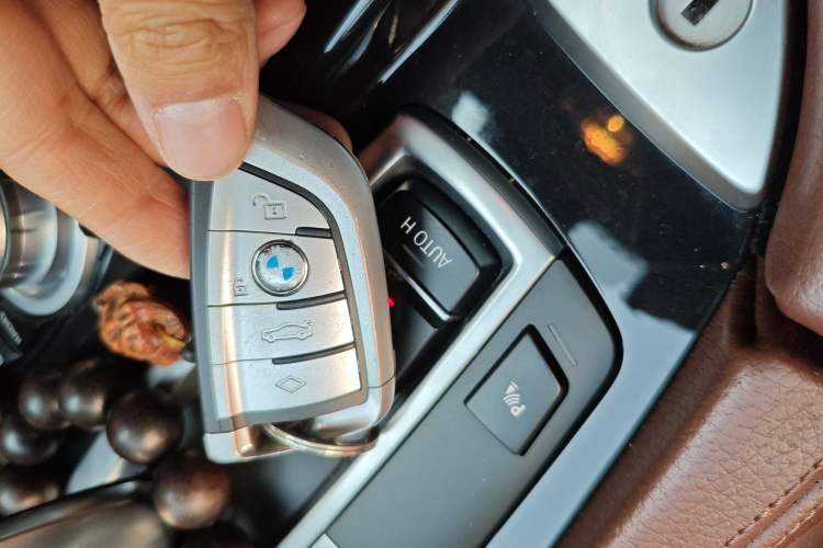 Used BMW 5 Series 2015 520i Elegant Edition