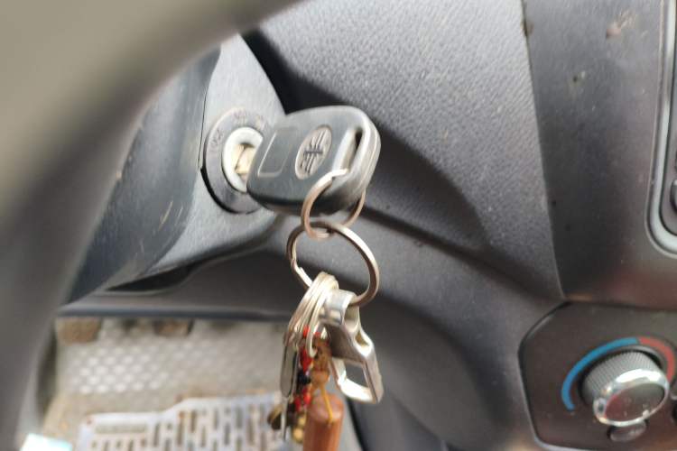 Used FAW Weizhi V5 2013 1.5L Manual Elite Model China IV Standard