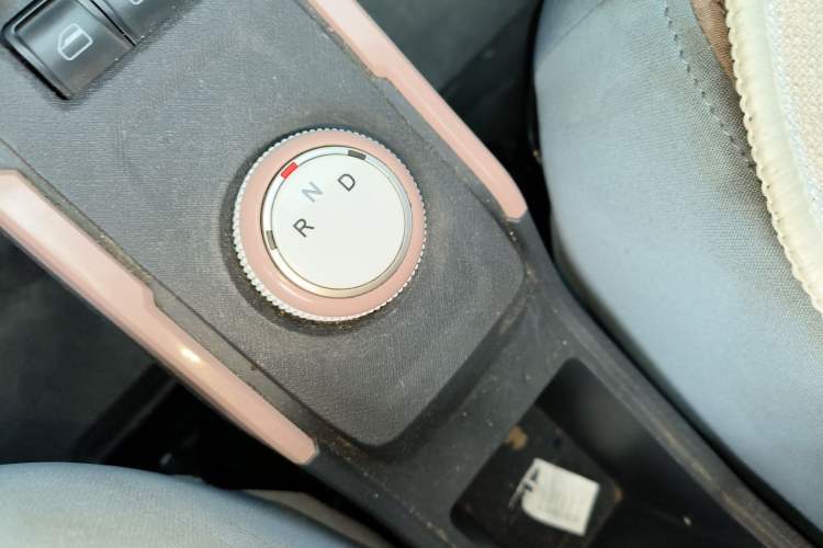 Used Chery QQ Ice Cream 2024 Edition Youth Version 205km Sundae Gear Lever