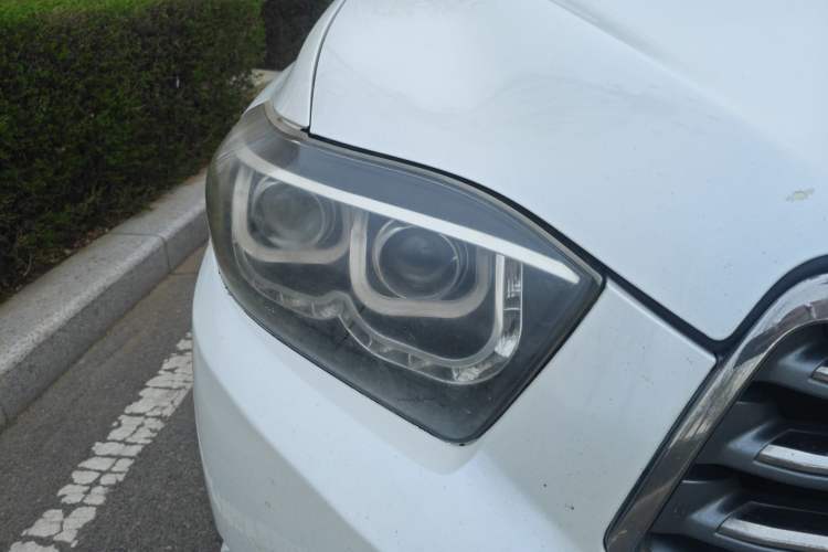 Used Toyota Highlander 2011 2.7L Two-Wheel Drive 5-Seater Sport Edition Right Front Headlight