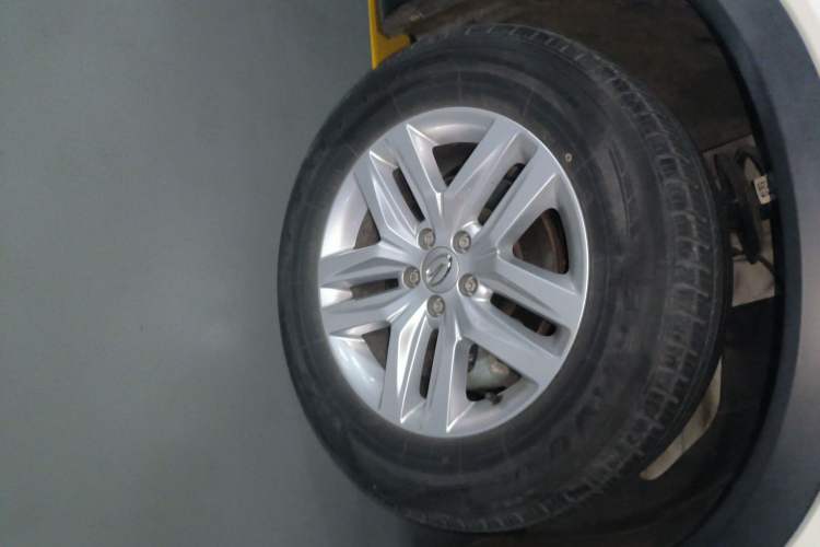 Used GAC Trumpchi GS5 2019 235T Automatic Elite Edition Right Front Wheel Hub
