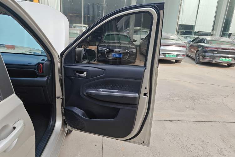 Used Dongfeng Fengon 380 2022 1.5L Comfort-Class Passenger Vehicle (Steel Spring) with 7 Seats